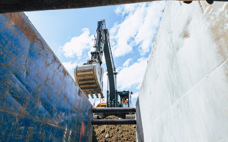 Cat 320 Excavator - Side View